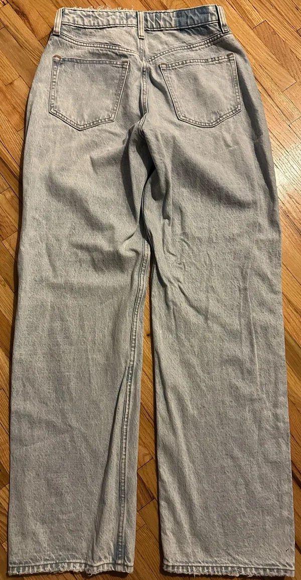 NWOT Abercrombie Curve Love High Rise Loose Jean in Light Wash - Image 3