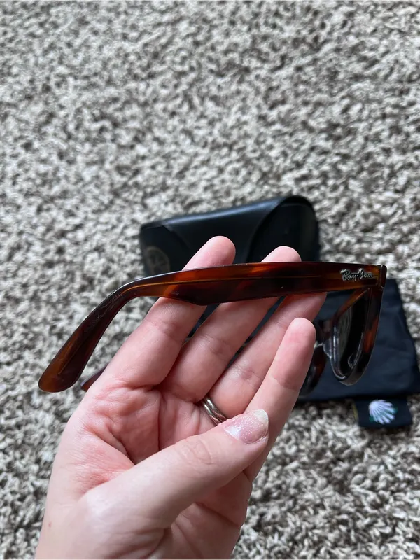 Ray-Ban Wayfarer Tortoise Sunglasses - Image 9