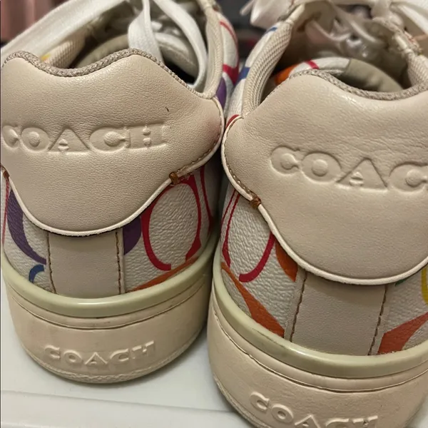 Coach Clip Low Top Sneaker In Rainbow Signature Canvas 6.5 - Image 4