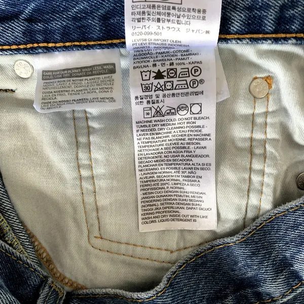 Levi's Mom Shorts in Medium Blue Wash‎ - Image 6