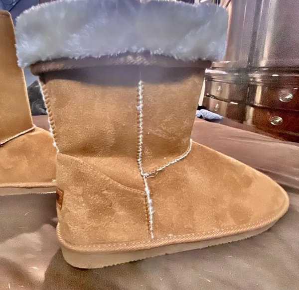 NWOT Women’s Tan Waterproof Suede Boots Size:8 - Image 6