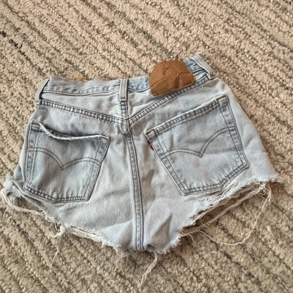 Vintage Levi Distressed Denim Shorts size 24 - Image 2