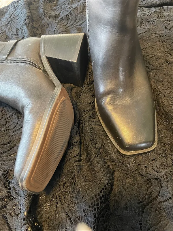 Vince Camuto Black Leather Ankle Booties with Side Zip - Image 3