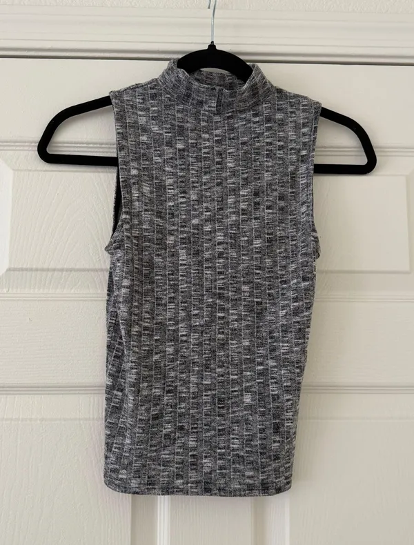 Aeropostale Heather Gray Mock Neck Top - Image 2