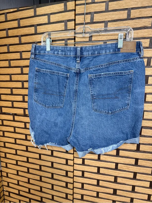 American Eagle Highest Rise Mom Jean Shorts Size 14 - Image 2