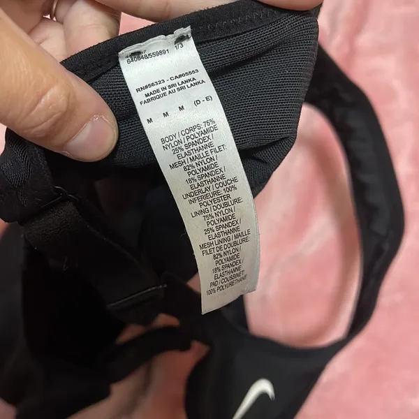 Padded Medium Nike sports bra - Image 4