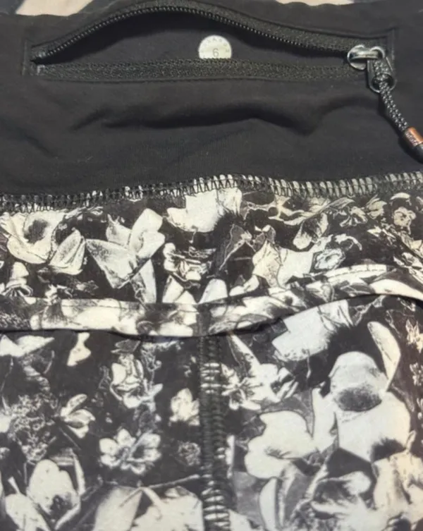 Lululemon Speed Short 2.5" Black White Floral Mash Up Athletic Running Shorts Si - Image 3