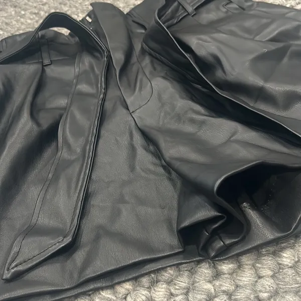 Zara‎ Faux Leather High Rise Shorts W Belt - Image 3