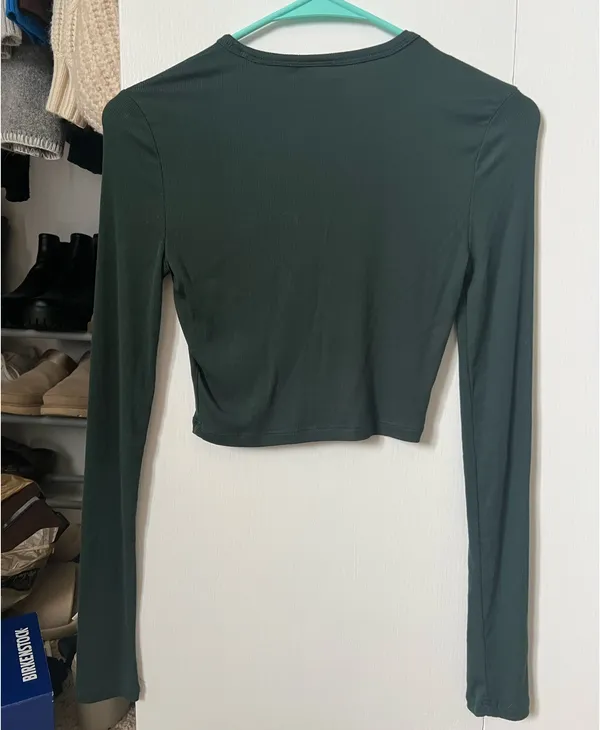 Aritzia Sunday Best Ribbed Long Sleeve Crop Top - Image 3