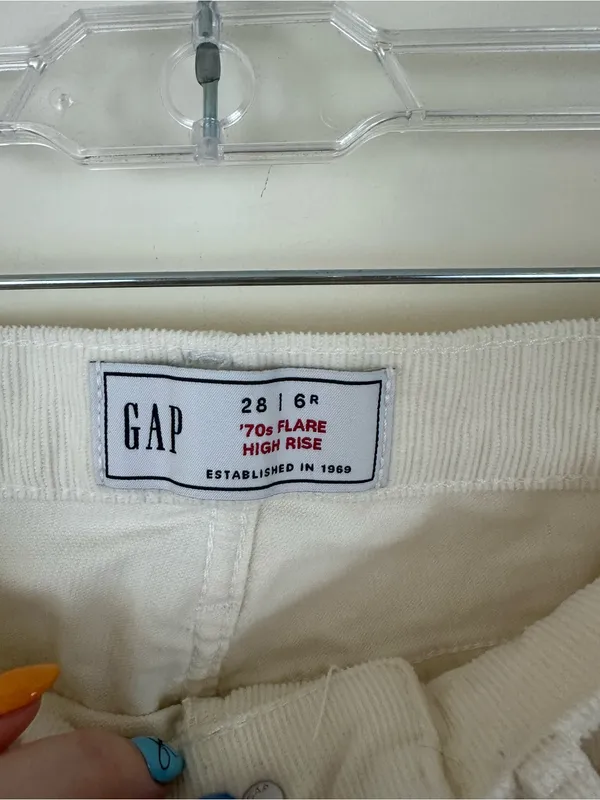 GAP Cream Corduroy 70's Flare High-Rise Pants Size 6R Women's - Image 4
