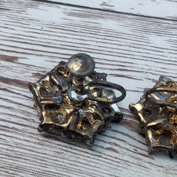 Vintage Screw On Earrings - Purple Gems and Faux Pearls - Poor Condition - Image 8