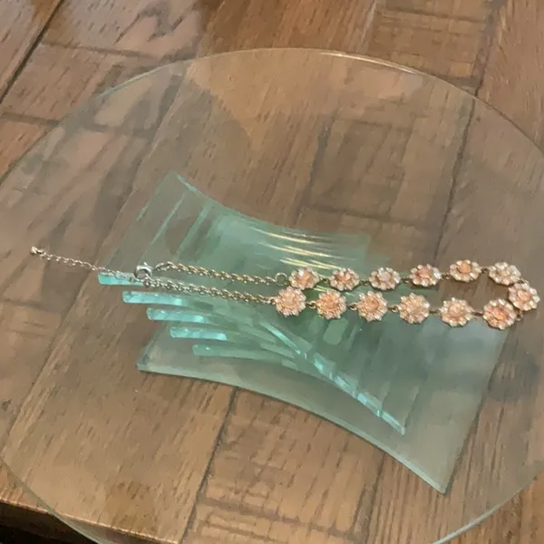 Source Unknown Elegant Gold and Pink Floral Necklace - Image 2
