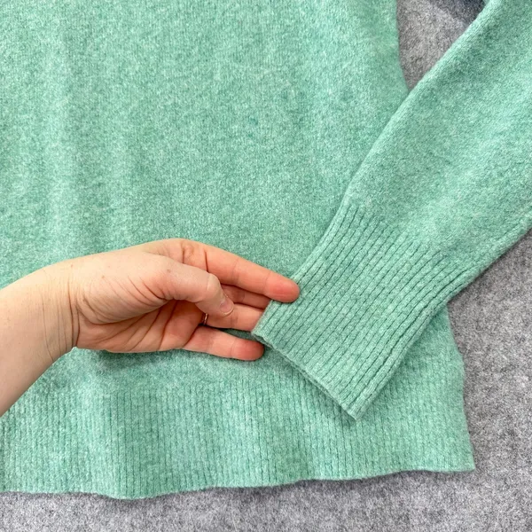 J. Crew Mint Green Wool Blend Extra-Soft Crewneck Sweater Minimalist Size Medium - Image 4
