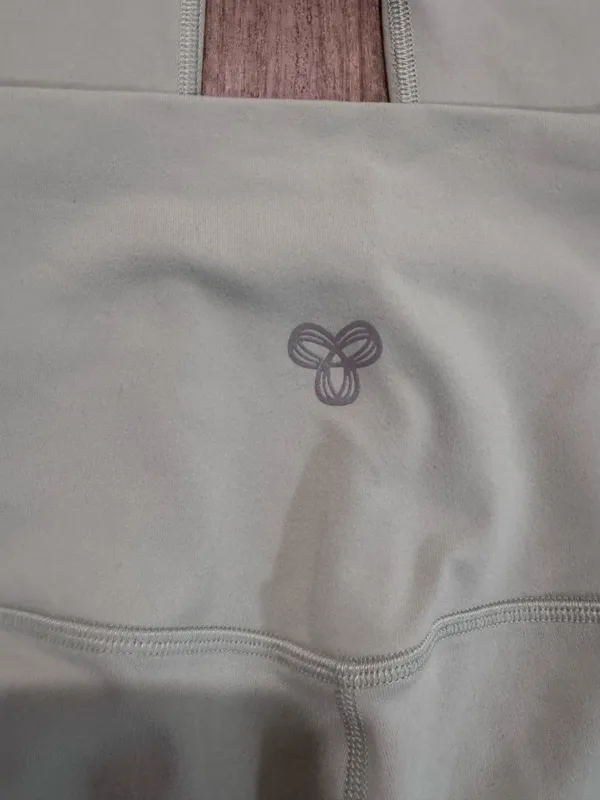 Aritzia TNAction leggings Medium - Image 8
