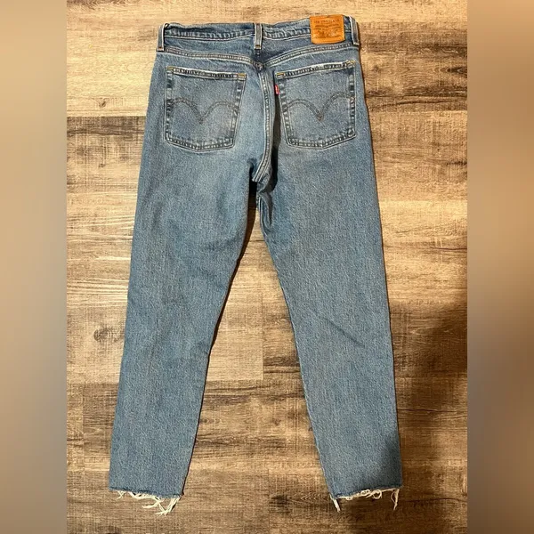 LEVI’S Wedgie Icon Fit Jeans in Jive Taps - Image 4