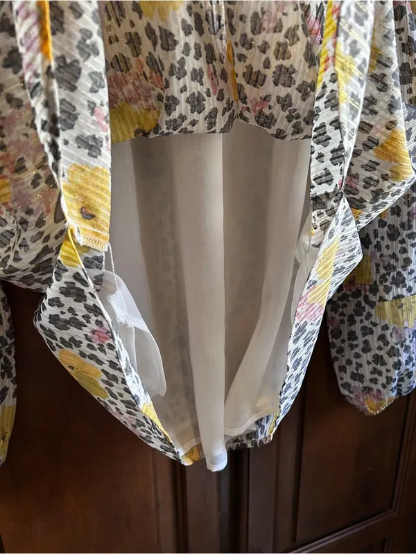🌸Loft Chiffon Lined Floral Cheetah Pintuck Flowy Metallic Blouse Women's sz M - Image 6