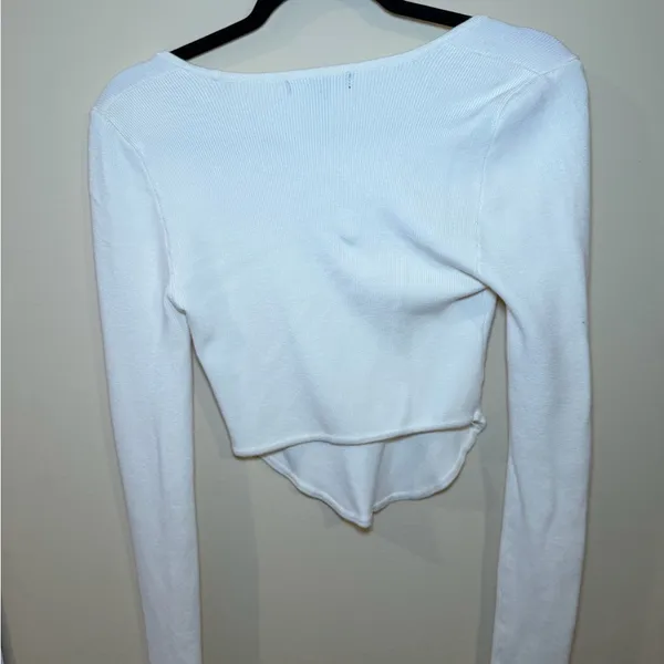 Forever 21 White Long Sleeve V-Neck Top - Image 3