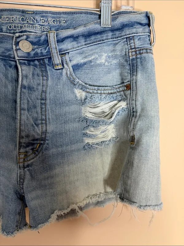 American Eagle Outfitters light blue distressed cutoff denim shorts - Image 4