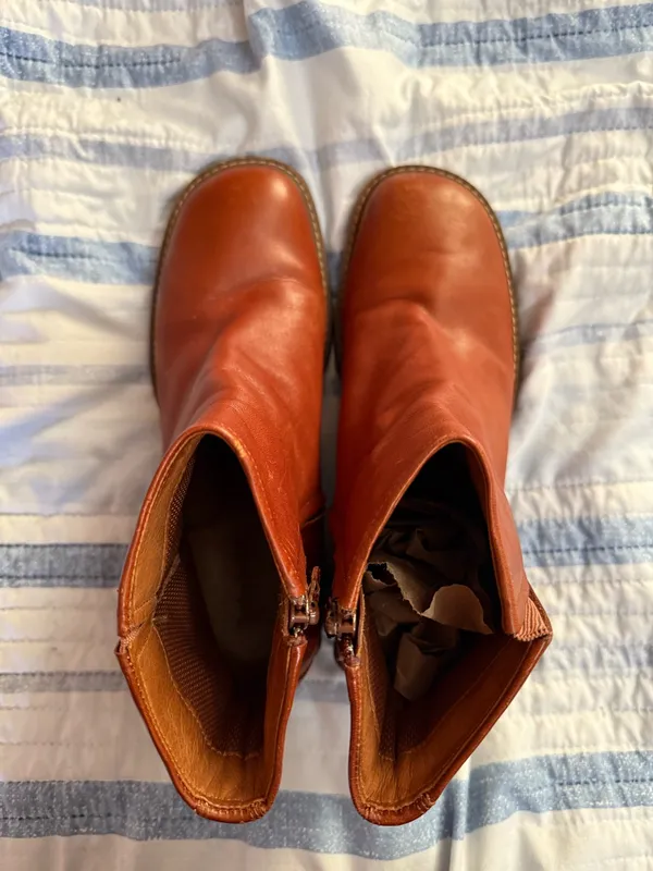 Timberland Block Heeled Leather Booties 9.5 - Image 3