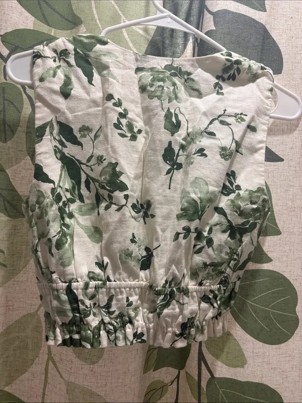 Abercrombie & Fitch Cream Floral V-Neck Cropped Top - Image 4