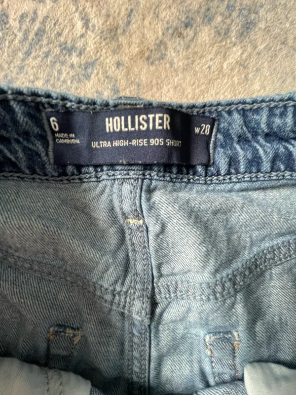 Hollister 90s dark wash mom denim shorts - Image 3