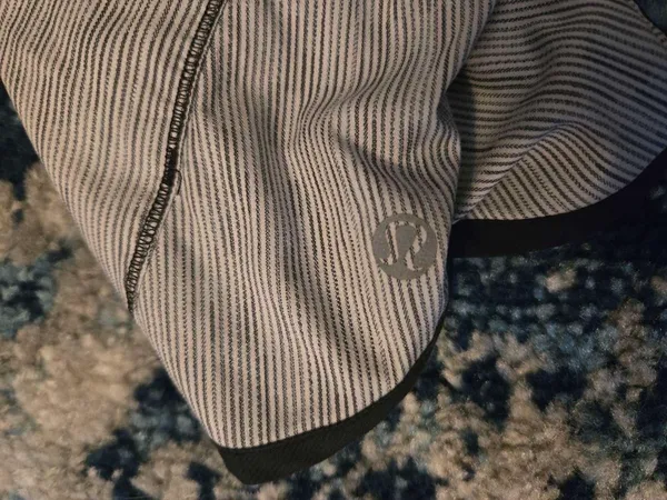 Lululemon speed ups size 8 - Image 3