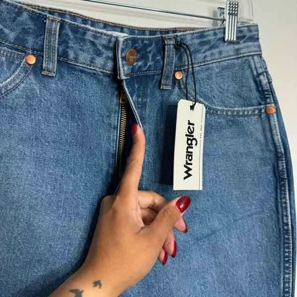 NWT Wrangler Wild‎ West 603 High Rise Straight Jeans Ripped Knees Size 28 - Image 5