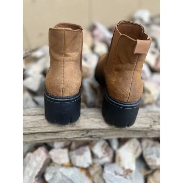 Women's Chelsea Elastic Slip On Chunky Heel Lug Sole Platform Boots Size 8.5 EUC - Image 2