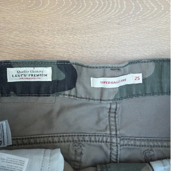 Levi’s Jorts Super Baggy Camo Size 25 Green Brown - Image 2