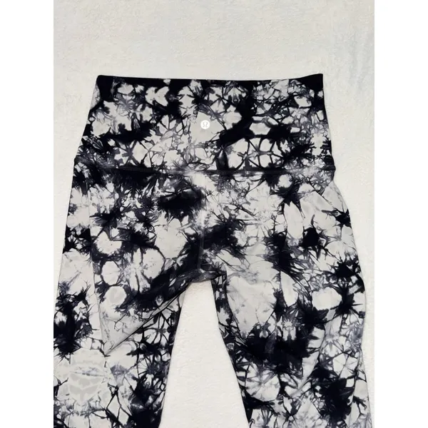 Lululemon Women's Leggings Shibori Tie Dye Size 8 - Image 5