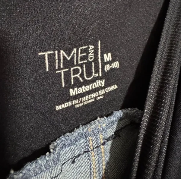 SALE! Time and Tru Maternity Full Panel Shorts Size M (8-10) EUC - Image 5