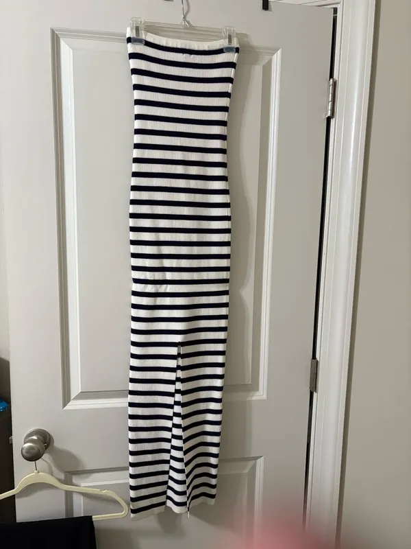 Edikted Maxi Dress Knit Back Slit - Image 2