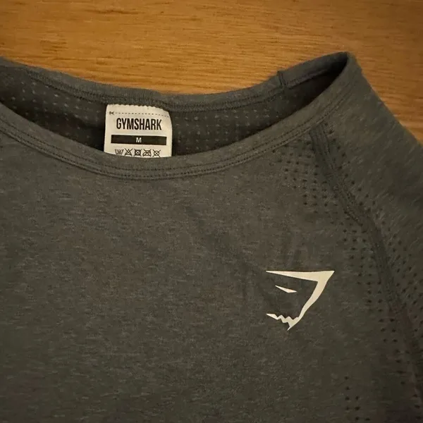 Gymshark vital seamless 2.0 long sleeve crop top gray medium - Image 2