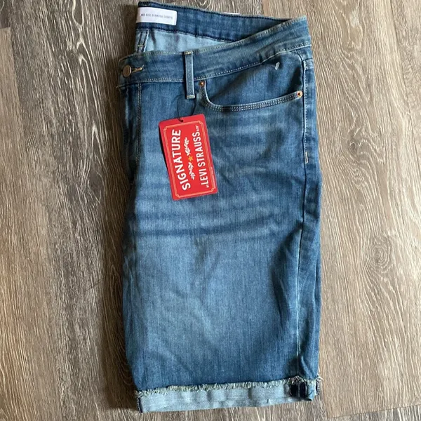 Levi's Medium Wash Bermuda Shorts Size 20 - Image 2