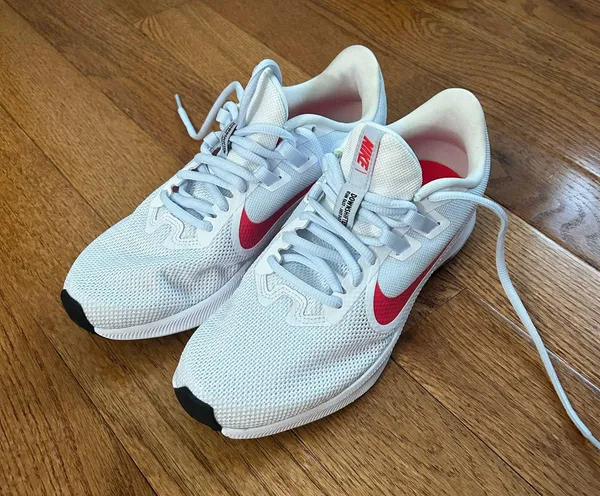 Nike shoes - Image 2