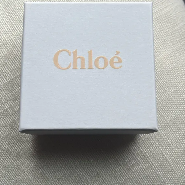 CHLOÉ | Embroidered-Logo Leather Woody Bracelet Navy Blue - Image 10