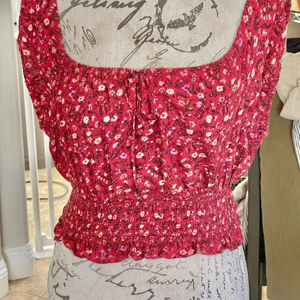 American Eagle Outfitters Red Floral Ditsy Blouse Sz Small Off-Shoulder Cropped - Image 5