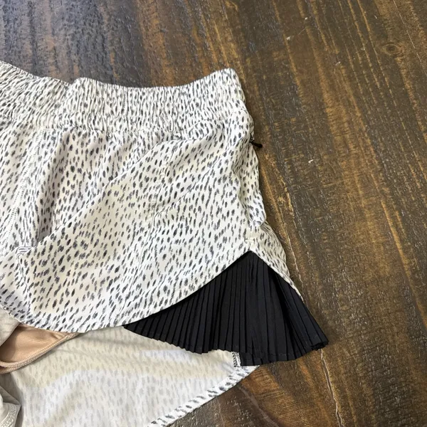 Lululemon Pleat To Street Shorts - Image 5