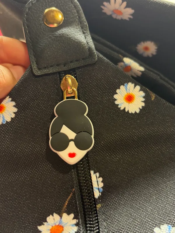 NWT Alice + Olivia Canvas Black Floral Daisy Weekender Duffel Bag - Image 7
