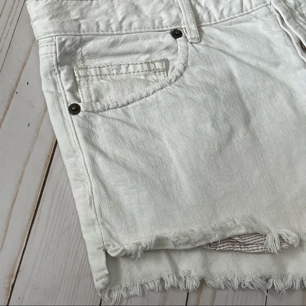 WE THE FREE White Button-Fly Denim Frayed Hem Shorts with Exposed Pockets 28 - Image 7