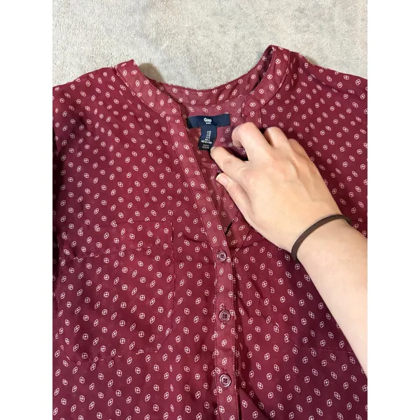 Gap‎ Size Small Maroon Red Blouse Long Sleeve Button Front V-Neck Flowy Print - Image 2