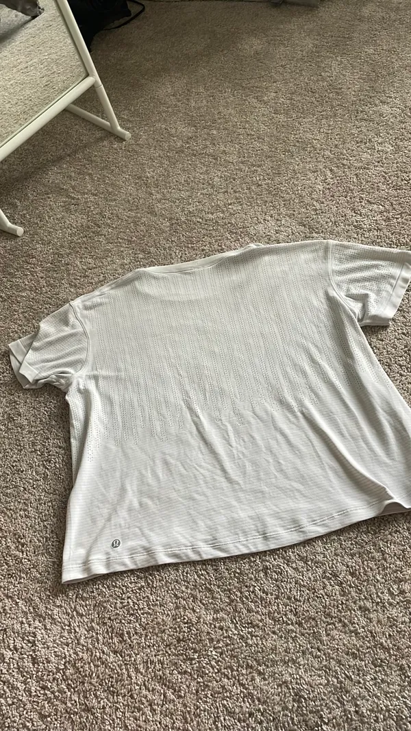 Lululemon White T-Shirt - Image 3