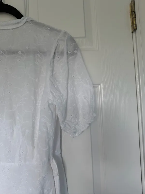 Old Navy White Eyelet Wrap Top Size Small - Image 8