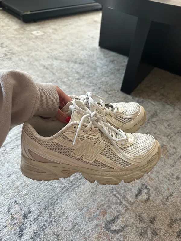 New Balance Cream Sneakers 740 - Image 2