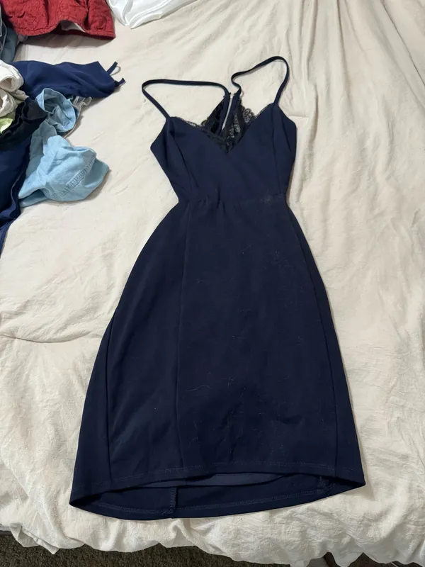 Lulus Navy blue dress with black lace - Image 3