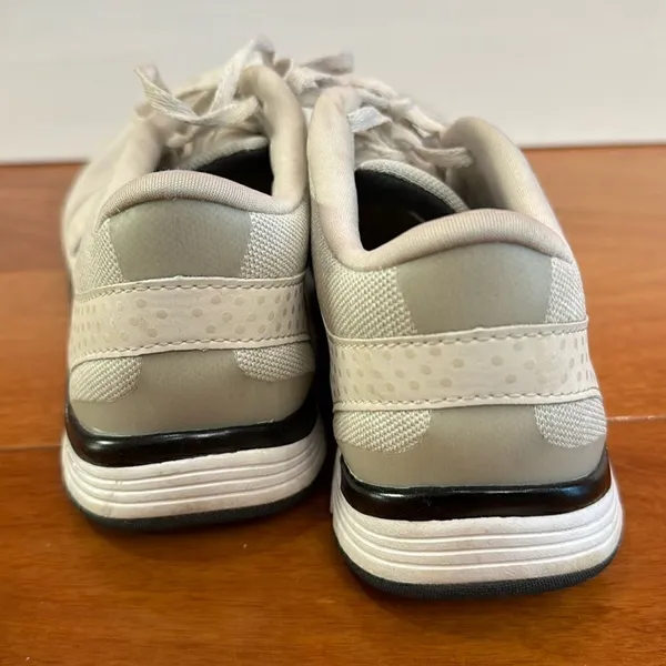 New Balance Light Gray/White Cush Running Shoes Women’s‎ Size 8.5 - Image 2