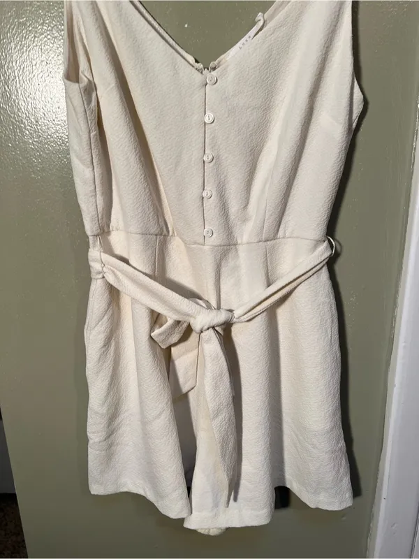 Lush Women’s Size Small Romper Sleeveless V-Neck Ivory White Button Belted Zip - Image 3