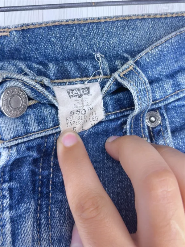 LEVI’S 550 Women’s Relaxed Fit Tapered Leg Jeans - Light Wash Vintage Denim - Image 7