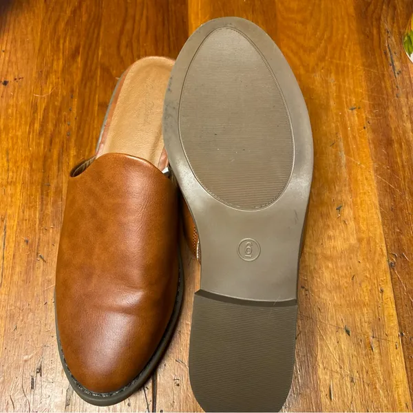 Universal Threads NWOT Tan Slip-On Mules Maura Style - Image 4