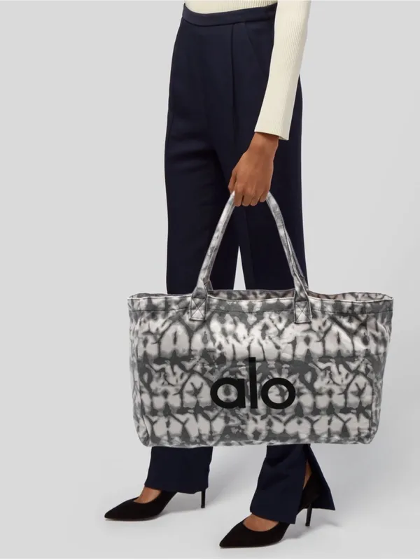 Alo Yoga Iconic Shopper Tote in grey tie dye. - Image 4